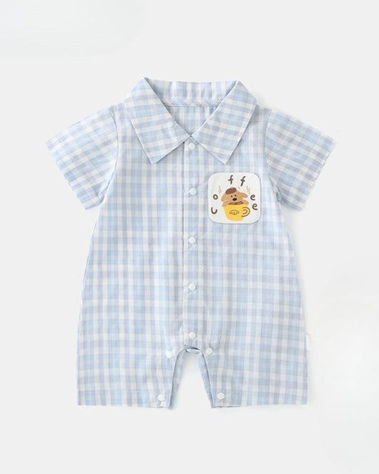 جمبسوت أطفال بأكمام قصيرة وأزرار وطبعة دب قهوة منقوش