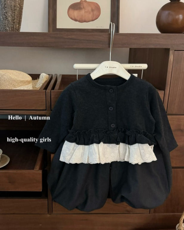 Gray Lace Decor Girl Sweater Bloomers Set