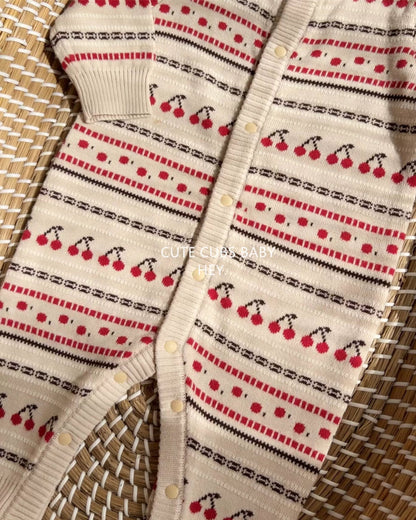 チェリー柄ニットベビージャンプスーツ