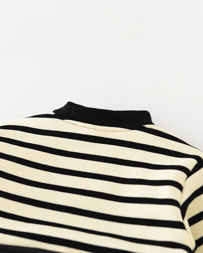 ストライプ柄の子犬柄フリースベビージャンプスーツ