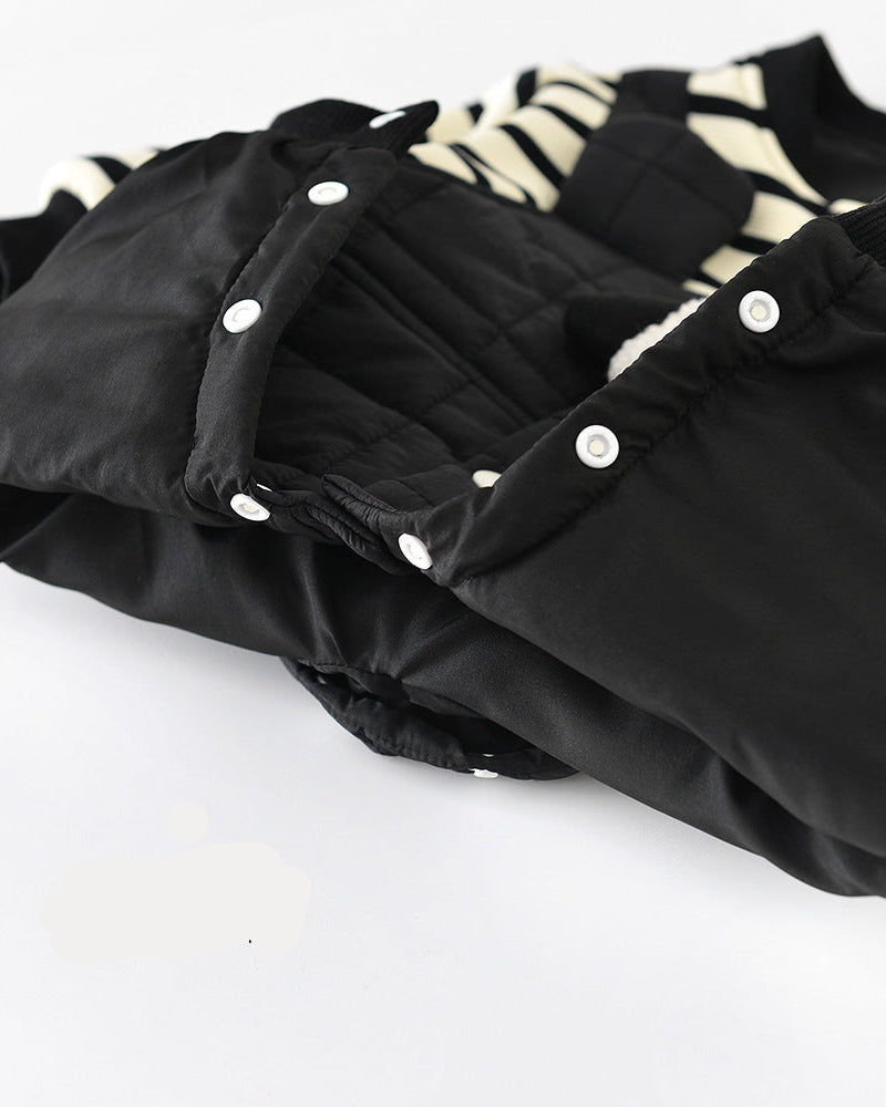 ストライプ柄の子犬柄フリースベビージャンプスーツ