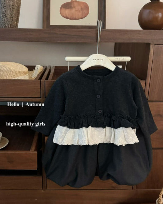 Gray Lace Decor Girl Sweater Bloomers Set